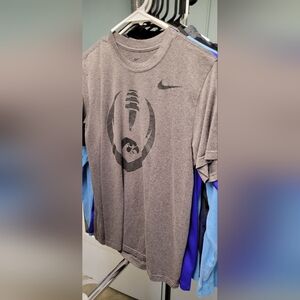 Men's Medium Nike Short Sleeve Iowa Hawkeyes Football Shirt EUC